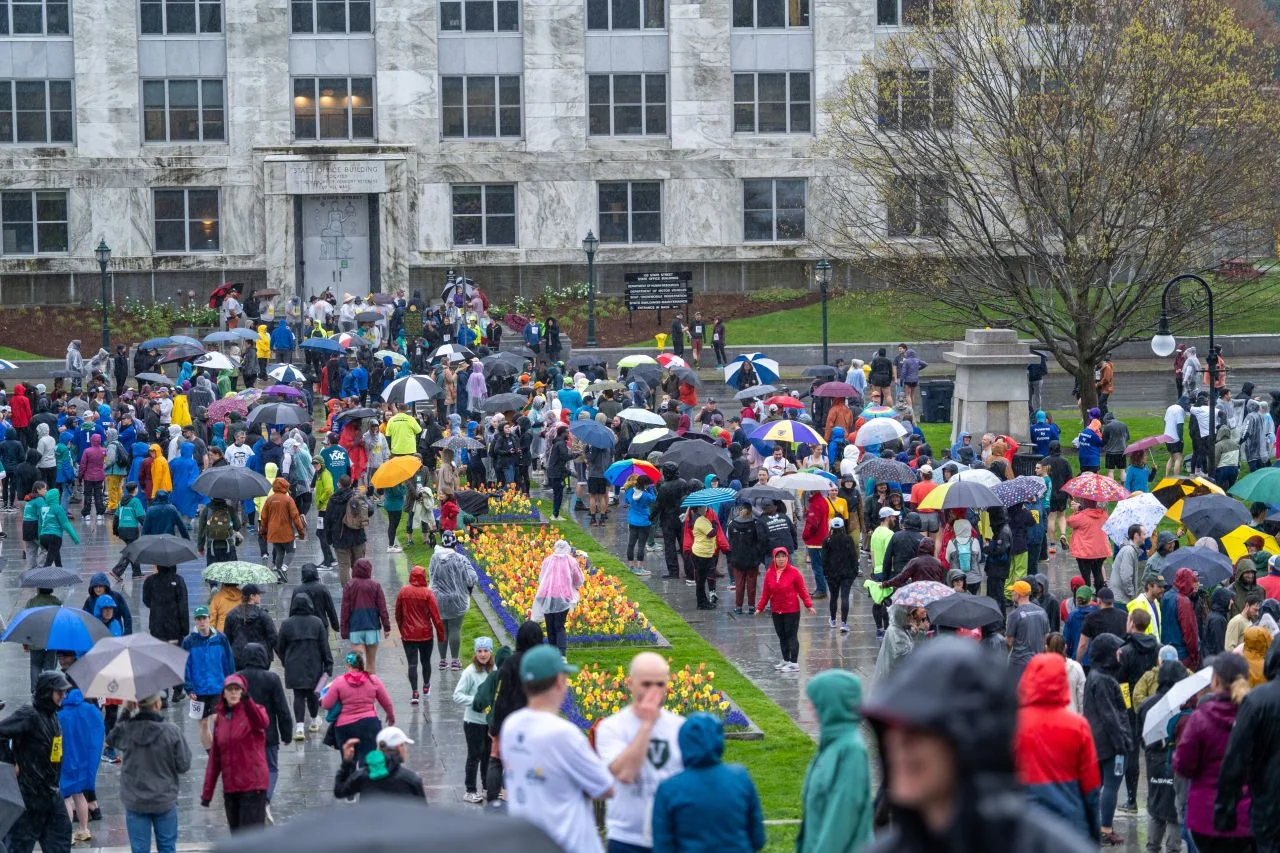 A large crowd gathers on the Vermont State House lawn for the Corporate Cup.
